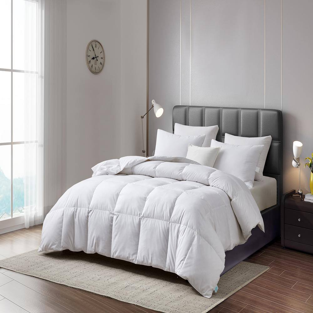 Martha Stewart Living Tencel Cotton Blend 90-Goose Feather 10-Down Fiber All Seasons King Comforter