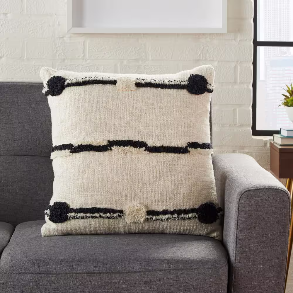 Mina Victory Lifestyles Black and Ivory 18 in. x 18 in. Throw Pillow